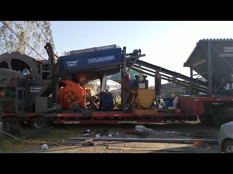 移動(dòng)式鵝卵石破碎洗沙機(jī) 移動(dòng)式鵝卵石破碎洗沙機(jī)